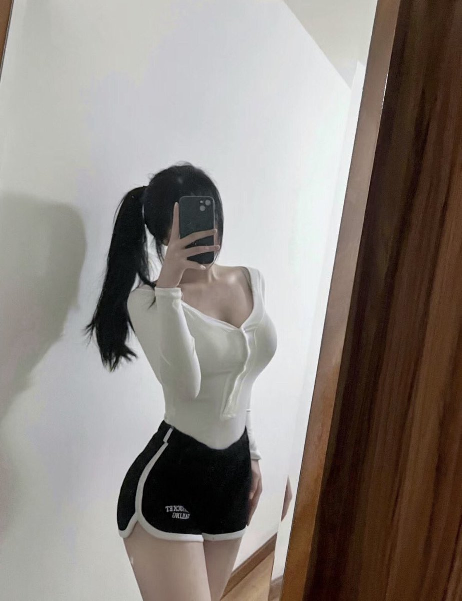 #湖北女王 听说这里很多狗 看看贱狗们有多贱 来主人这里跪舔 
 #调教  #贱狗 #反差  #肉便器  #洗脑   #羞辱   #公狗 #足交