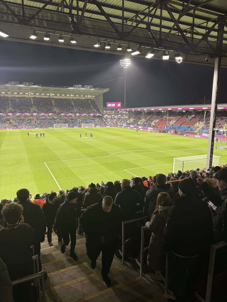HaymanMatt's tweet photo. Burnley Bovril Reds. Should have been 3 points. https://t.co/tWRX7cI9XU