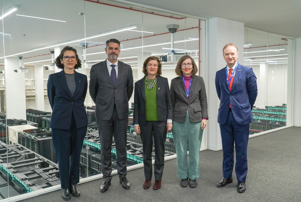 BSC_CNS's tweet photo. 🏴 BSC welcomes the @walesintheworld delegation, led by First Minister @prifweinidog.
🤝 We explored cooperation in #AdvancedComputing, #AI and language technologies through the AINA project, strengthening Catalan–Welsh presence in AI.
Organised in collaboration with @gencat. With the participation of Clelia Colombo, Director General for @exteriorscat; and Teresa Sanchis, Director General for Research at the @recercauniscat.