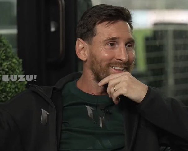 _BeFootball's tweet image. Lionel Messi 🇦🇷 reconnaît être « 𝗱𝗶𝗳𝗳𝗲́𝗿𝗲𝗻𝘁 » :

« 𝗟𝗮 𝘃𝗲́𝗿𝗶𝘁𝗲́ 𝗲𝘀𝘁 𝗾𝘂𝗲 𝗷𝗲 𝘀𝘂𝗶𝘀 𝗽𝗹𝘂𝘀 𝗯𝗶𝘇𝗮𝗿𝗿𝗲 𝗾𝘂𝗲 𝗱𝗲 𝗹𝗮 𝗺𝗲𝗿𝗱𝗲.

J’aime être seul, j’aime être seul. Avec les trois garçons qui courent partout, ça finit par me saturer et j’aime mon…