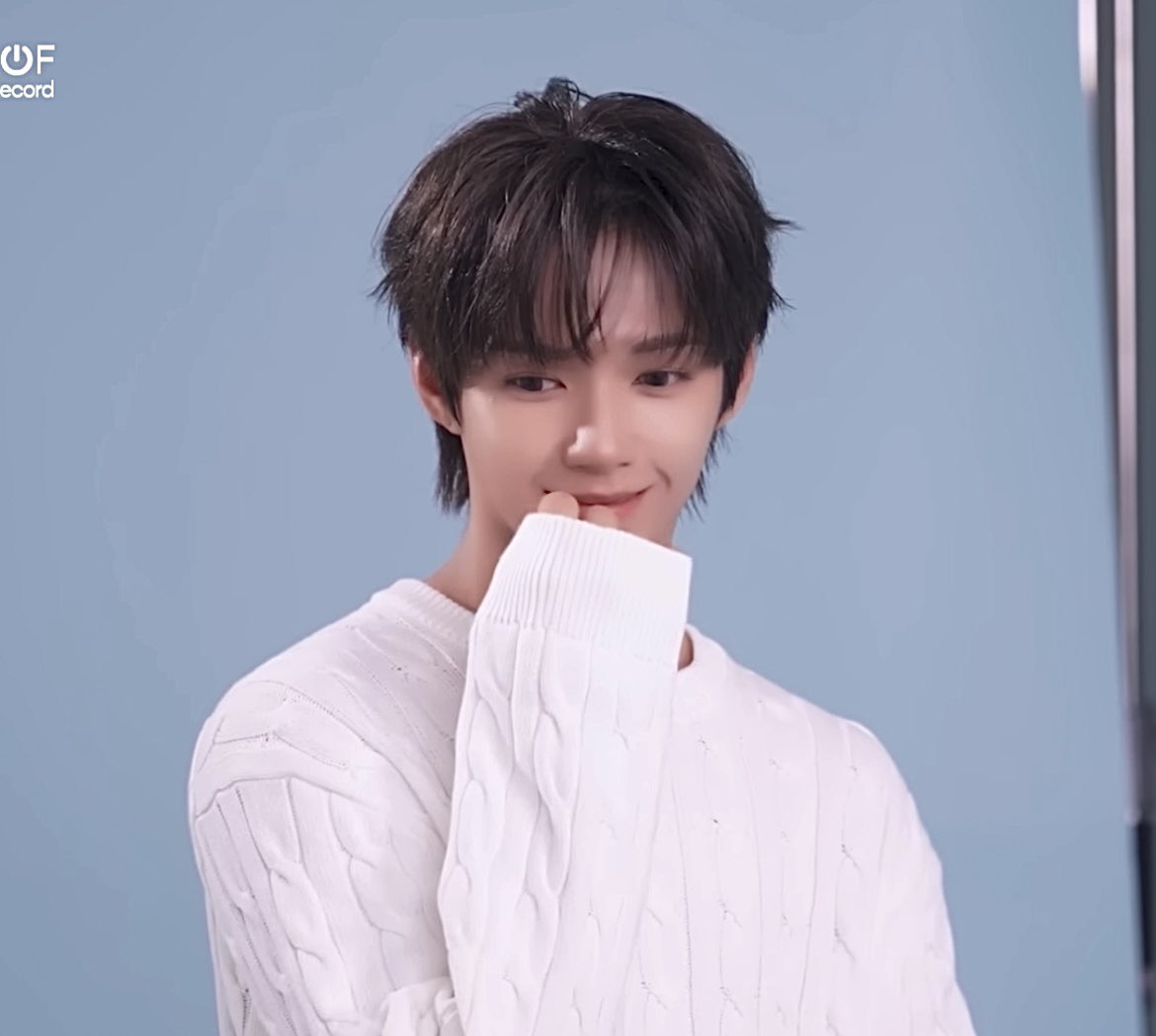 oanseow's tweet photo. 그냥 쳐다보기만 해도 애교임…💓 https://t.co/7nxrtoNIED