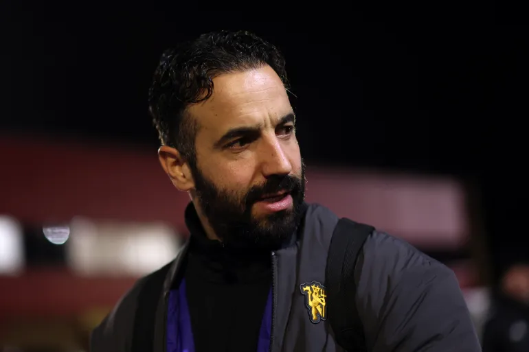 UtdXclusive's tweet image. 🚨 NEW: Several players have discussed the togetherness within the squad throughout this season. Amorim improved morale in the dressing room by banishing the bad eggs in the summer.

Sources admitted Amorim had created a feeling of 'us against them' after disposing of some big…