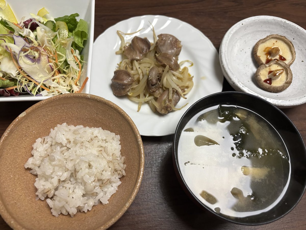 写真ヘタだなぁ😆
味噌汁光ってるよ😆