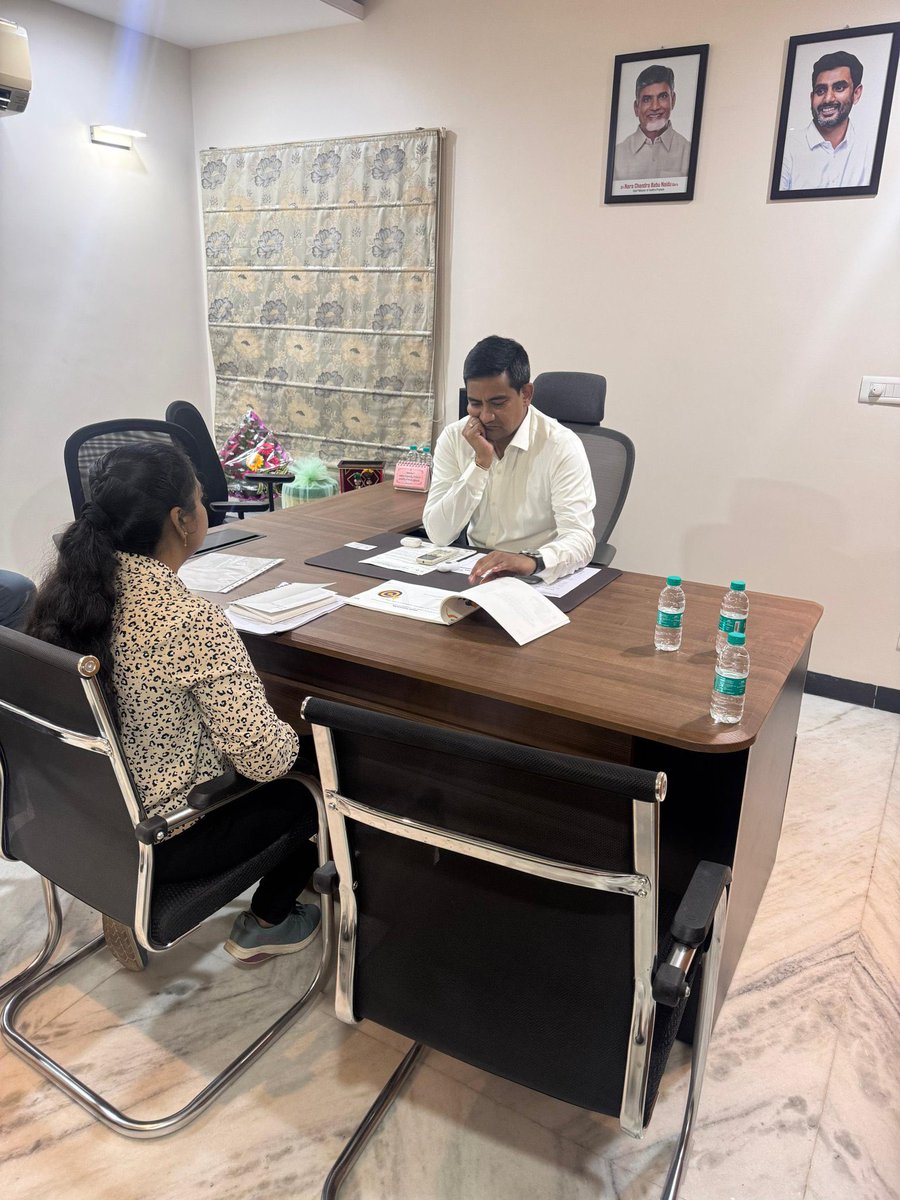 CKReddy0001's tweet photo. వెనుక వైపు ఫ్రేమ్ అదిరిపోయింది చాల మందికి క్లారిటీ వచ్చింది అనుకుంటా....🔥🔥
#Future
#CMSaab https://t.co/YQlbxcObgF