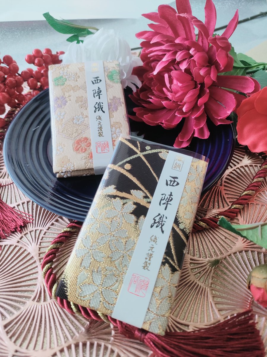 🌿おすすめ商品のご紹介🌿

『西陣織　立て鏡（小）』

コンパクトな折りたたみ鏡でかさばらず、
手鏡としても卓上鏡としても使えて
とても便利です。

プレゼントや海外へのお土産としても
大変人気です。

#waltz
#オーガニック
#セレクトショップ
#新宿 #新大久保
#ギフト