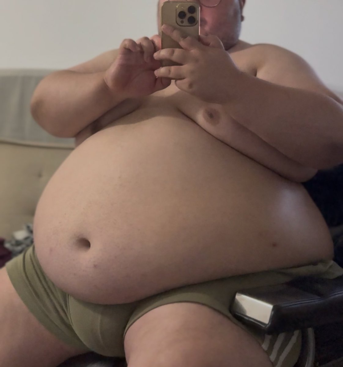 _baymachub_'s tweet image. Everything looks huge until I sit down, then it ends up looking tiny and I’m all squished