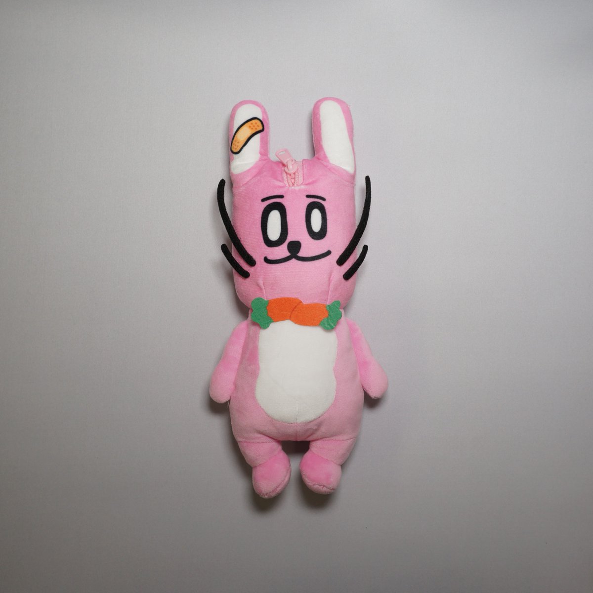 ／
ウサイノ・画質悪猫が
ヴィレヴァンに登場‼🐰🐱
＼

この令和の時代に画質悪猫が店舗に…！
このなんとも言えない表情のウサイノ、
ヤバい、ジワジワほしくなる、、、

📅1/9(金)各店オープンより販売開始💥

スペシャルグッズをぜひお楽しみください

👇詳細はこちら！
village-v.co.jp/item/030245/