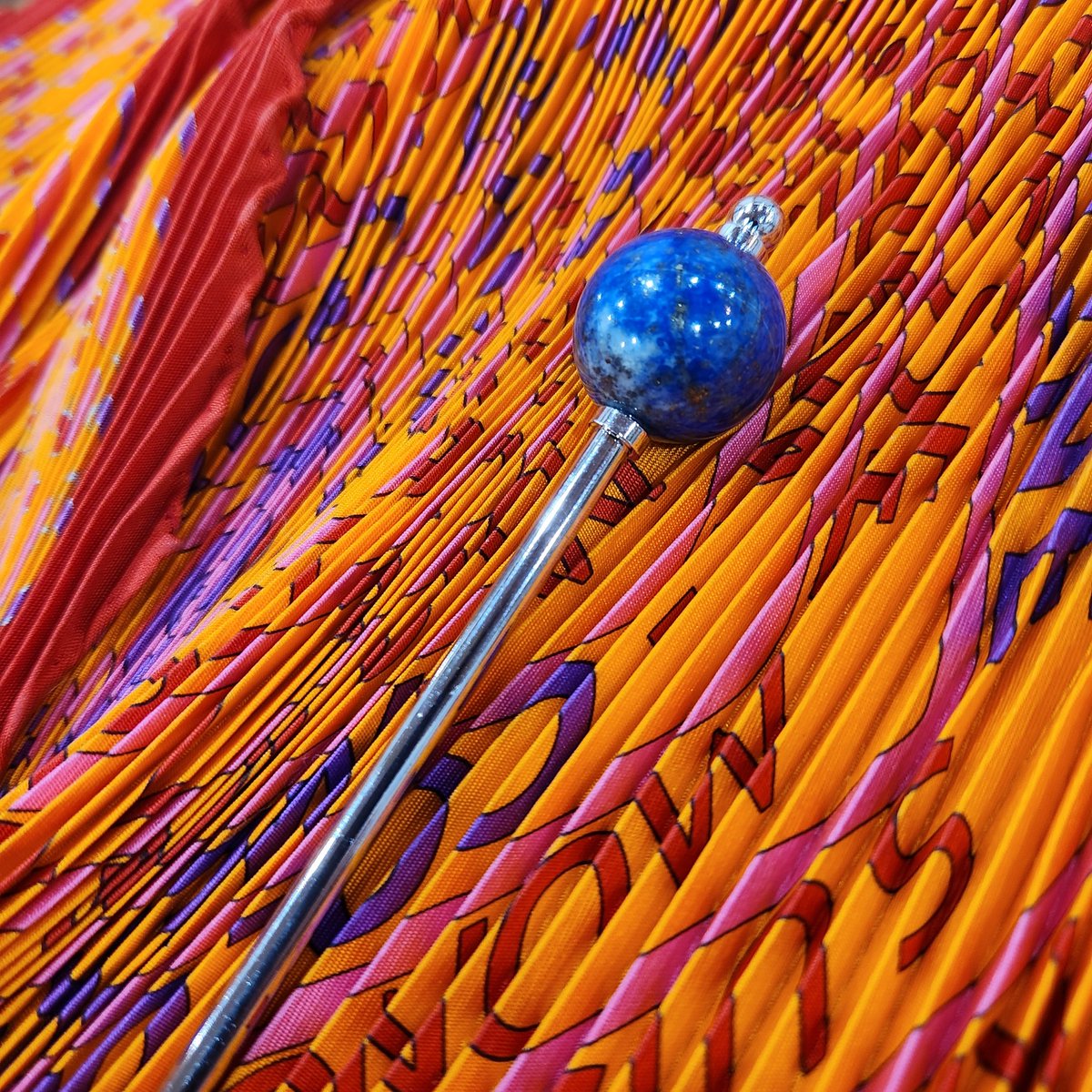 月イチ着物倶楽部
盛岡の紫根染めの帯を締めたくて…
白大島との組み合わせになりました
カンザシは去年末にまとめ買いしておいたもの。ラピスかしら？
カンザシ製作 
えく殿<a href="/eku_eku2021/">えく〜石と罪プラの消化</a>