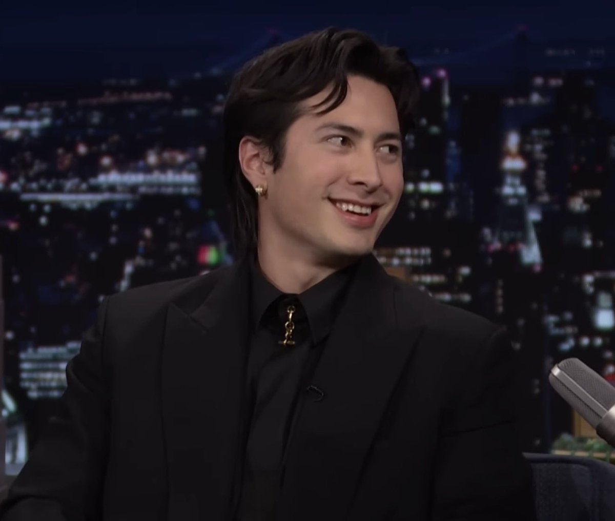 PopCrave's tweet image. Hudson Williams jokes about ‘Heated Rivalry’ fans watching real-life hockey for the first time:

“I would assume it’d be very disappointing because there’s so little gay sex when I watch hockey.”