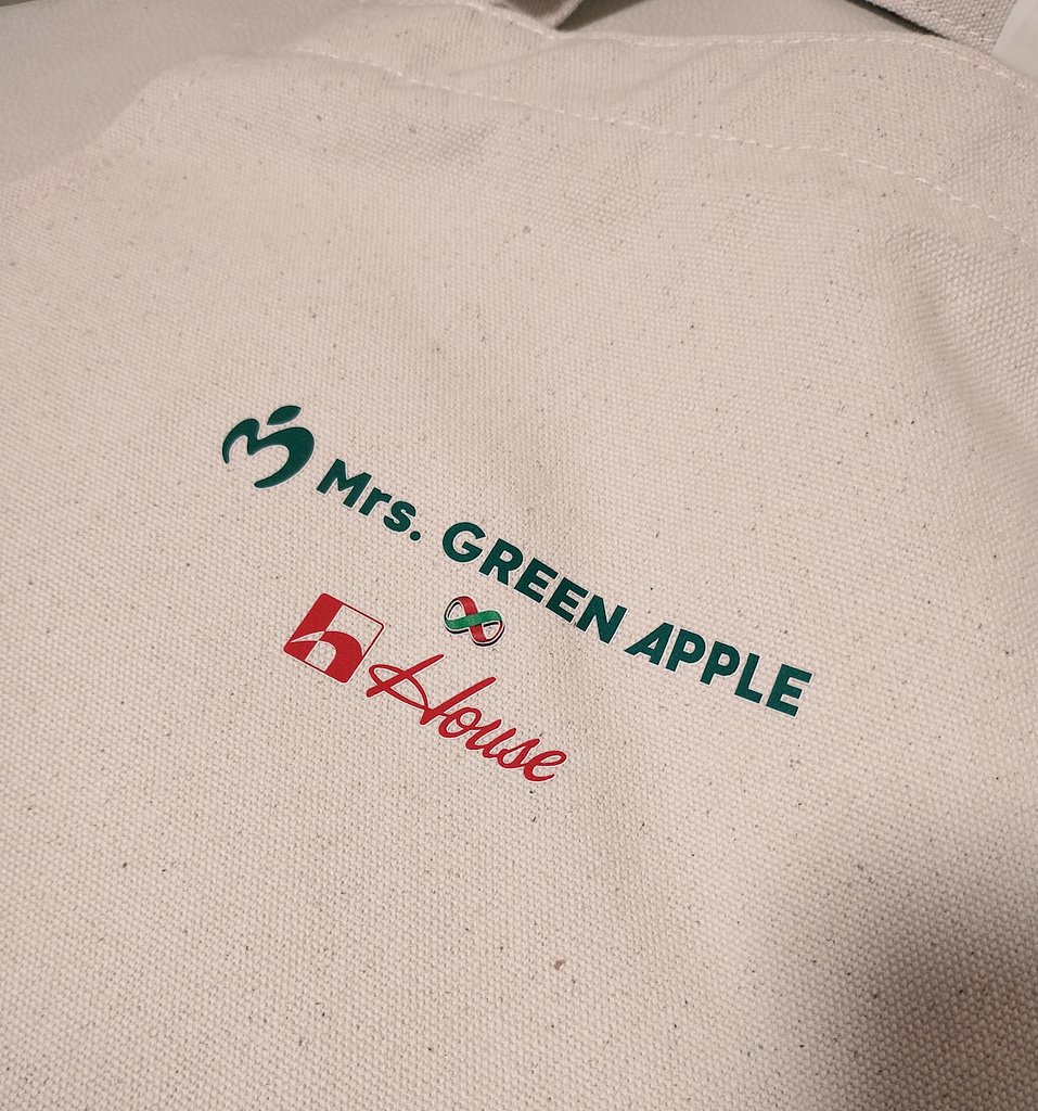 ロゴ入りエプロン届いたﾖ🙌🏻💕 ペラペラだろうと勝手に思っていたけど