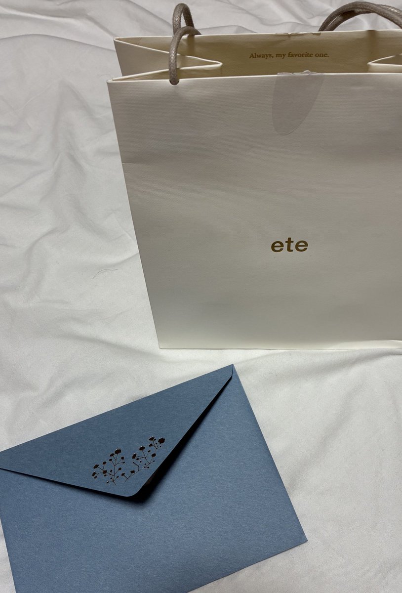 サプライズなんかできないくらい不器用なのに、はたちだから盛大にってお祝いしてくれてかわいすぎるネックレスもらったの、本気で別れ考えるくらいこだわり強い2人だけどこれからも一緒にいたいなって本気で思った