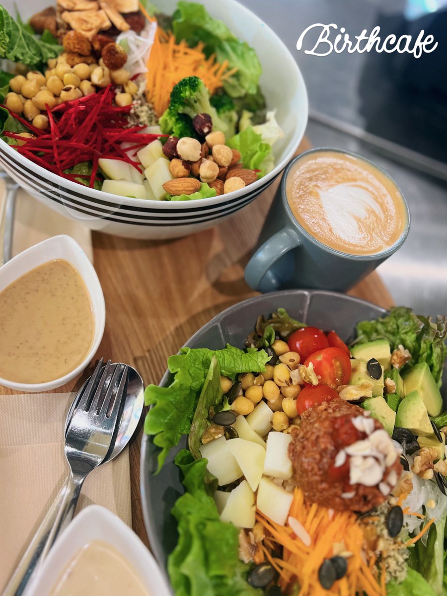 ・
早いもので、年が明けて1週間経ちました🎶

お正月気分もだいぶ抜けているでしょうか

日常に戻ると野菜を摂りたくなるのは
私だけではないはず🤭
ぜひBIRTHCAFEでサラダをもりもり、
もしゃもしゃ食べていただきたいです

野菜が主役の満足感ある一皿
ランチにぴったりのごちそうサラダ🥗