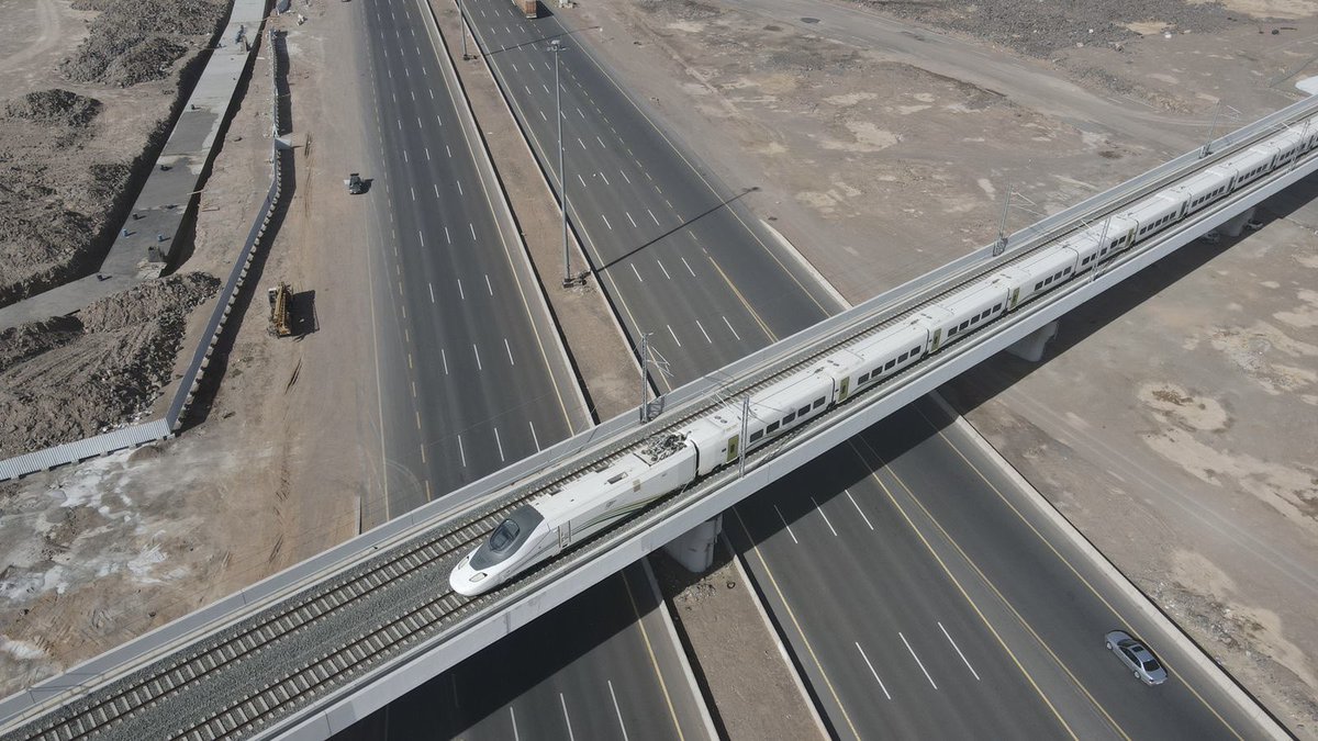 الهيئة العامة للطرق:

طرق المملكة الرئيسية يتجاوز مجموع أطوالها محيط الكرة الأرضية بإجمالي يتجاوز 73 ألف كيلومتر