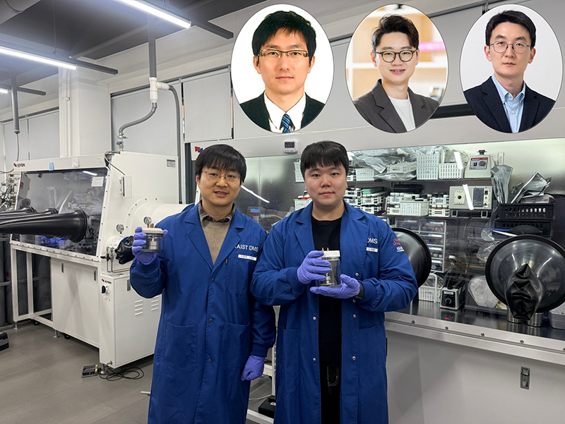 kaistpr's tweet image. 🔋 KAIST-led team boosted all-solid-state battery performance without costly materials.
Structural design of low-cost Zr-based solid electrolytes enabled 2–4× faster Li-ion transport, reaching practical conductivity.
📄 Nature Communications
#BatteryTech #AllSolidStateBatteries
