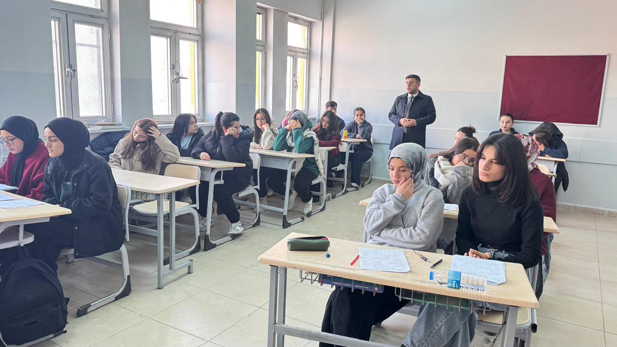 İlçe Milli Eğitim Müdürümüz Mahmut IŞIK, 15 Temmuz Anadolu Lisesi’ni ziyaret ederek okulun akademik çalışmaları, öğrencilerin durumu ve Yükseköğretim Kurumları Sınavı (YKS) hazırlık süreci hakkında incelemelerde bulundu.

facebook.com/share/p/1HBkKM…