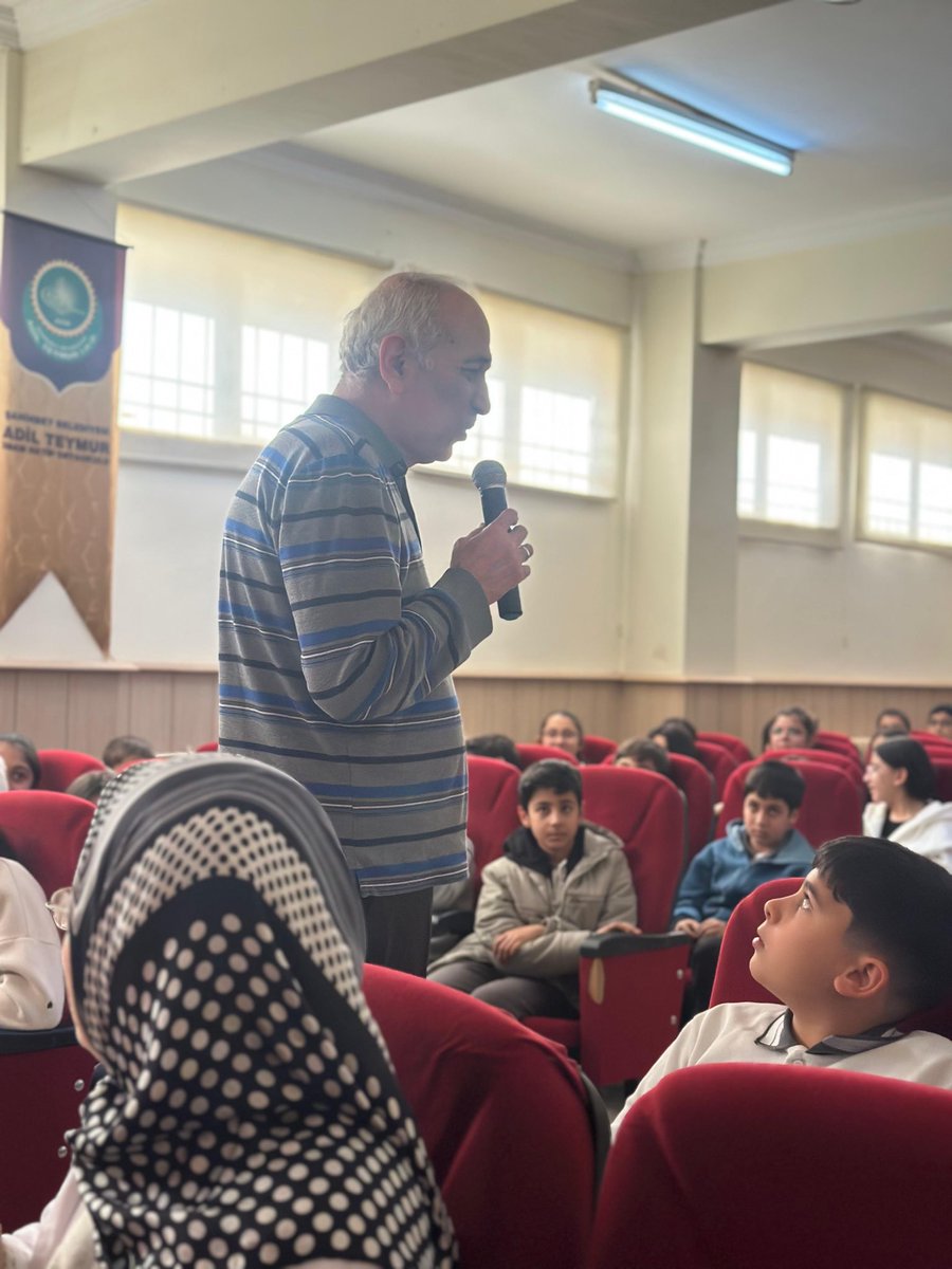 📚 OKURYAZAR GAZİANTEP/ YAZAR BULUŞMALARI 

Müdürlüğümüz koordinesinde yürütülen “Okuryazar Gaziantep” projesi kapsamında Türk edebiyatının sevilen isimlerinden şair ve yazar Bestami Yazgan; öğrencilerimizle bir araya gelerek okuma kültürü, şiir ve hikâye dünyası üzerine değer