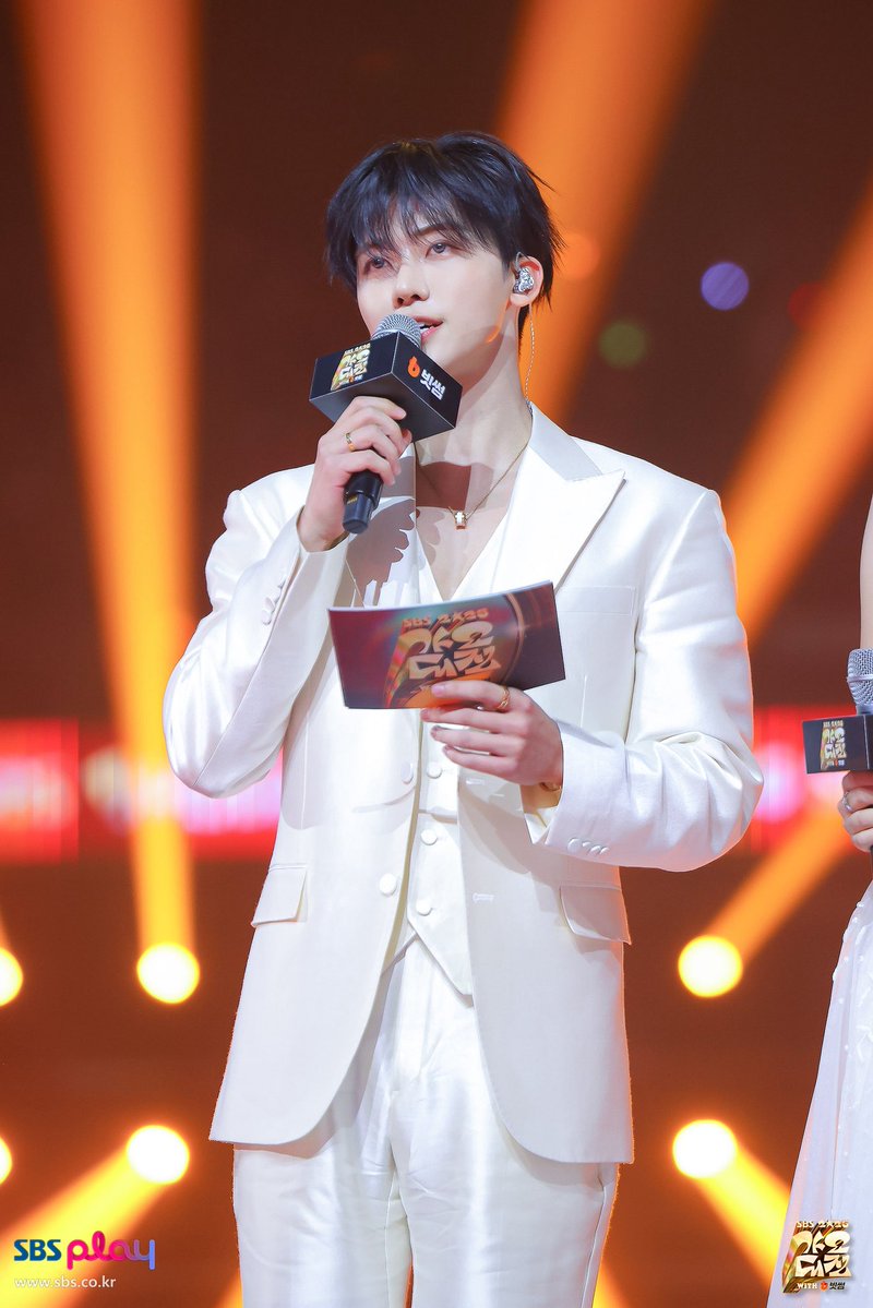 jamong1323's tweet image. 가요대전 MC 재민 현장포토 🤍♥️🖤