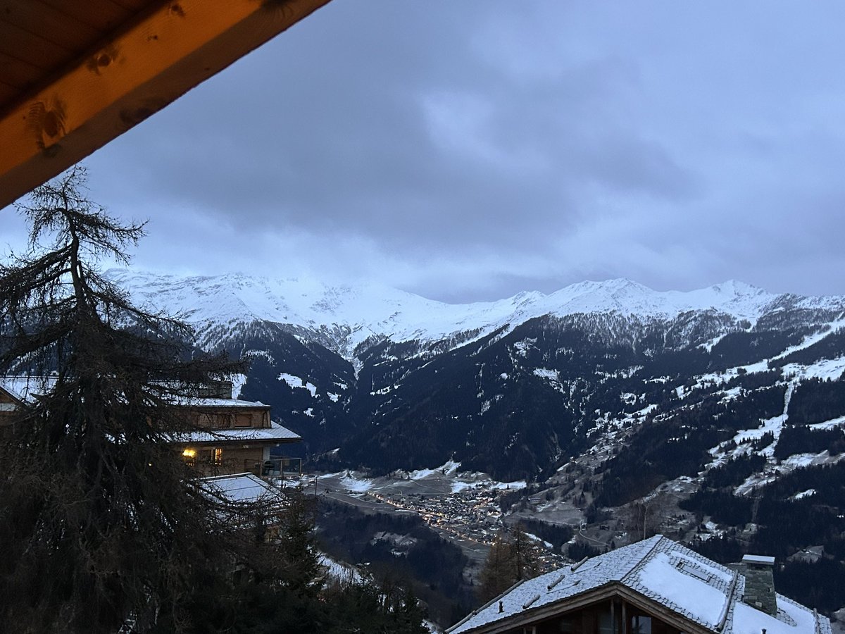 Realitics1's tweet image. Good morning from the Swiss Alps , off skiing for the day , just enjoying the view .
