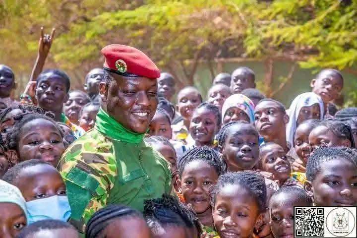 cecild84's tweet image. 🔴 🇧🇫

Burkina Faso 37yr old Military president Captain Ibrahim Traore 🗣:

 I don't want my people to relocate any more to foreign countries in search of greener pastures. Africa today is the RICHEST continent in the world, We have it all at home and more. 

People will come to…