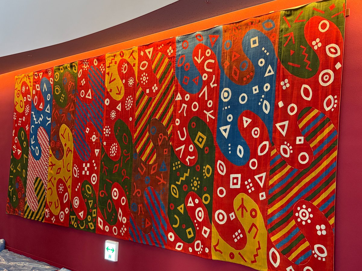 全国5ヵ所の巡回展「柚木沙弥郎 永遠のいま」が終了し、染色家・柚木沙弥郎氏作『波動』(タペストリー)がリリアに帰ってきました。
再開後は休館前と同様に、フカガワみらいホール(メインホール)のホワイエにて展示となります。

#柚木沙弥郎 #川口リリア