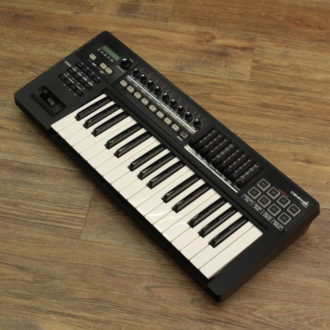 ROLAND A-300PROが中古で店頭販売中！ 高性能鍵盤と豊富な操作子を装備