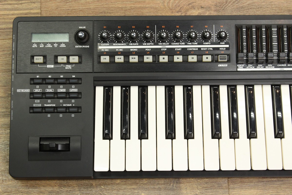 ROLAND A-300PROが中古で店頭販売中！ 高性能鍵盤と豊富な操作子を装備