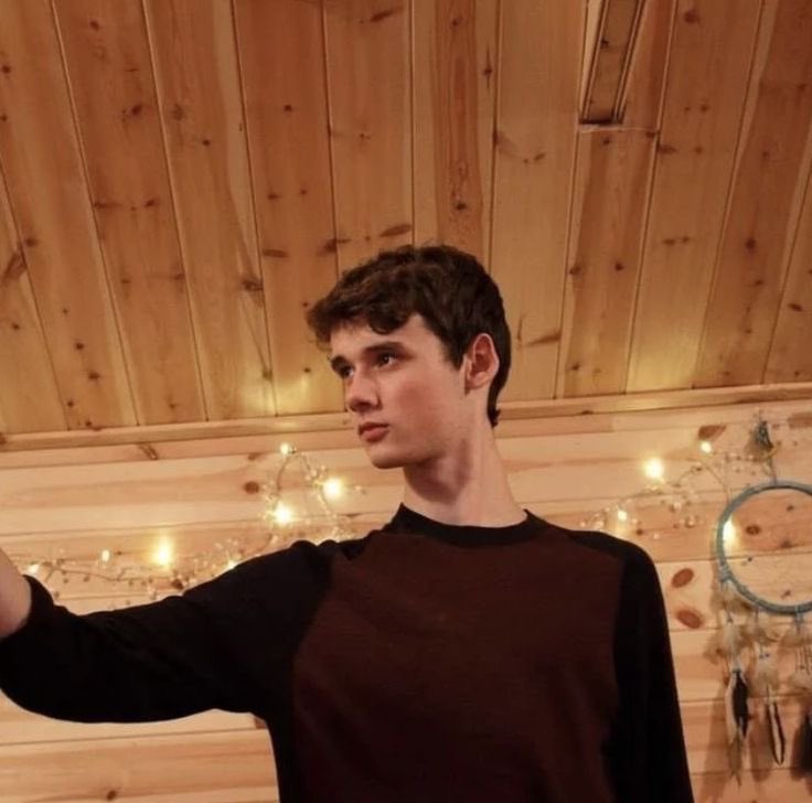 Idiot boyfriend Wilbur who consistently embarrasses you due to his lack of common sense as well as his fondness of doing really cringey fantasy role play (with over exaggerated character voices) in and out of bed.

Larping loser Wilbur my beloved.