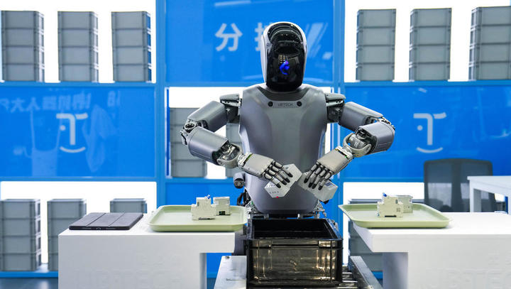 Humanoide Roboter stehen kurz davor, ganze Branchen umzukrempeln. Mehr Produktivität oder massiver Jobabbau – was kommt wirklich auf uns zu?🤖Diskutiert mit: Sind wir bereit für diese technologische Zeitenwende?👉 t1p.de/hxhej #DWN #HumanoideRoboter #ZukunftDerArbeit