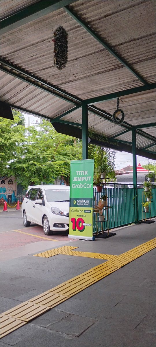 Jiwaru__'s tweet photo. @GrabID min kalau pick up grabcar di Stasiun Blitar kena biaya parkir gak ? https://t.co/jWIQjYk6o2