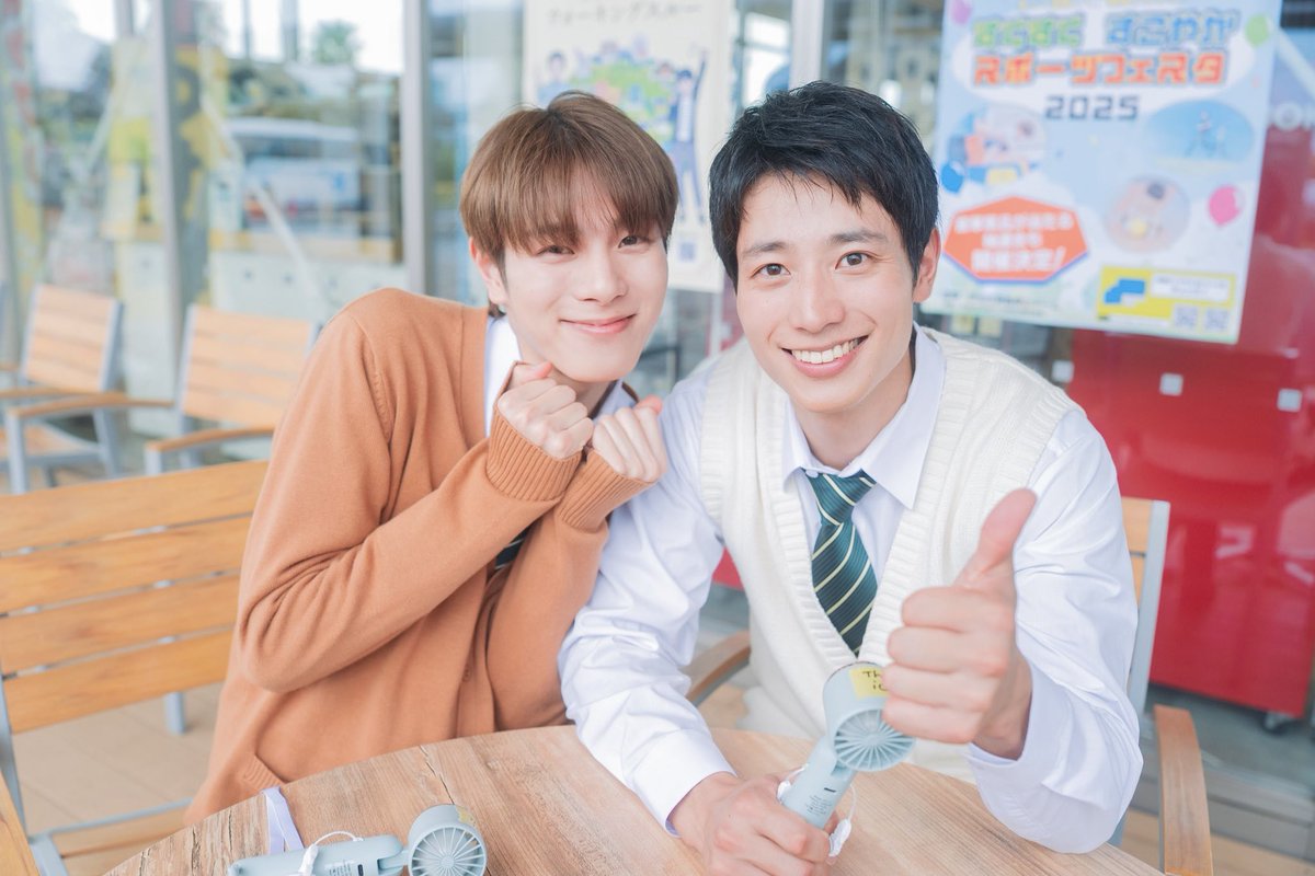 sahanatsu's tweet photo. 仲里「日置は渡会みたいな一途な彼氏が居ていいな〜、、おれのとこにも白馬の王子様現れないかな〜」
堀田「…それって俺でもいいの？王子様にはなれないけど仲里のこと誰よりも笑顔にしてやれる自信あるよ」
などという会話を繰り広げる2期の堀仲を迎える準備、出来ています(大幅な原作改変) https://t.co/Qp7ryNlkHQ