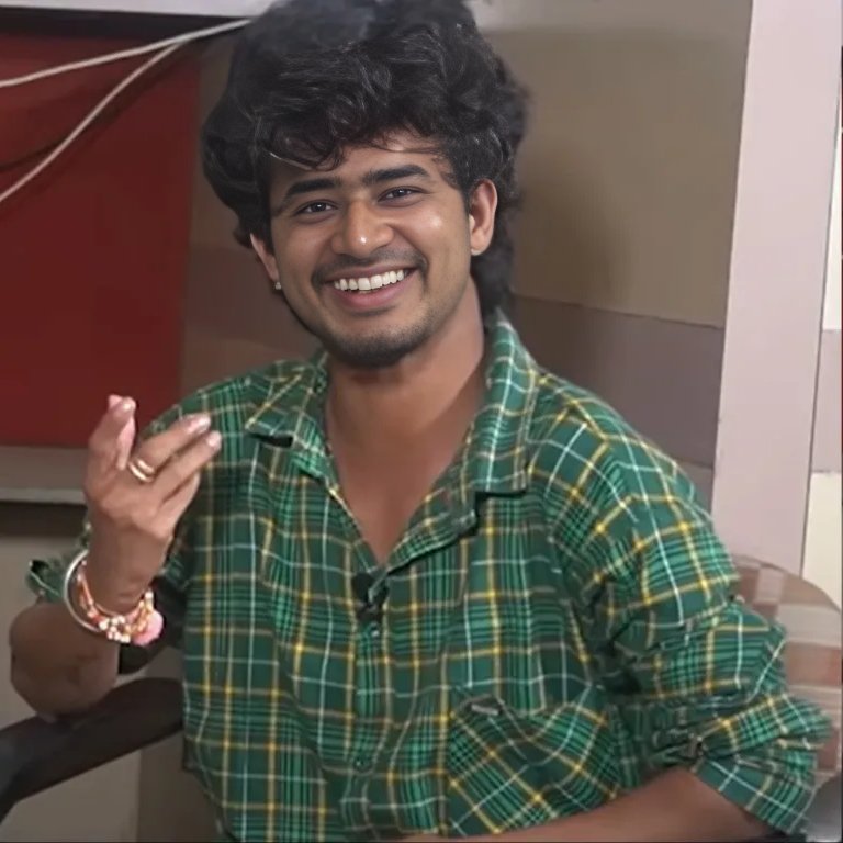 #ToxicTheMovie

Indian audience reacting to intimate scenes. 

In Toxic                              In Hollywood movies