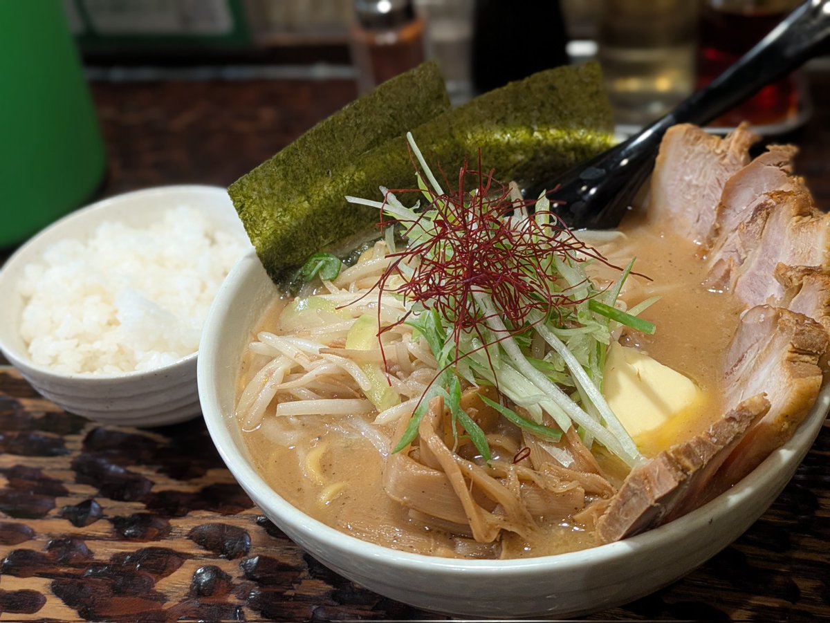 北のラーメンみそら
濃厚味噌チャーシュー+小ライス

バターとメンマはクーポン🉐
レギュラーの味噌とは一味違う、とろっとした優しい濃厚さでめちゃ美味しい！

ご馳走さまでした👏