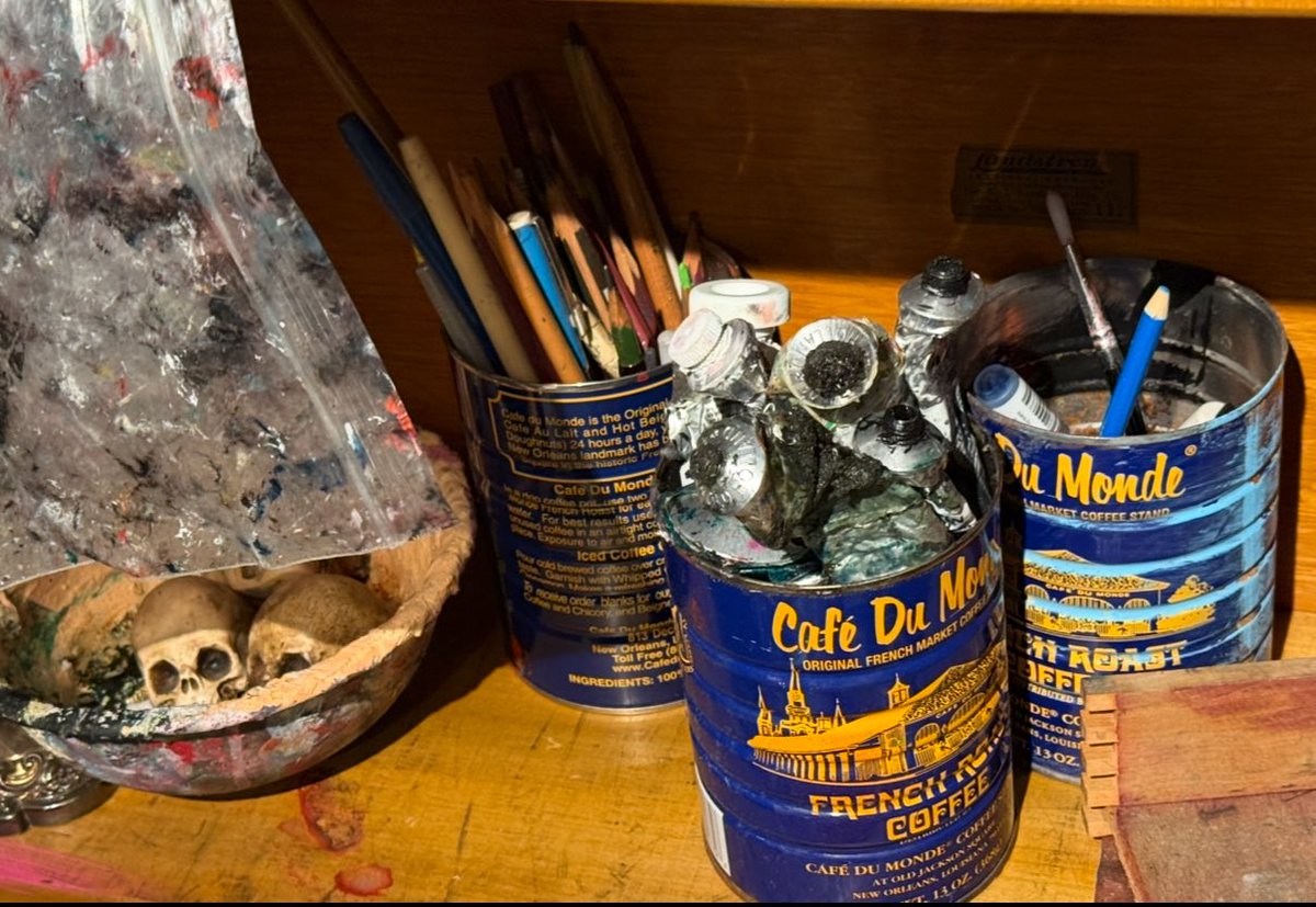 『A Bunch of Stuff』展🎨いろんなところで声を上げてしまいそうになるなか
こちらの☕️缶カン🛢️
コレーーーって
大昔にお友達とおんなじ缶🛢️
ほしくって探していた記憶が💦
その缶カンがあちらこちらに展示されていてめちゃくちゃ嬉々でした🎶
またまた、行かなければ…笑
#JOHNNYDEPP 
#ABunchofStuff