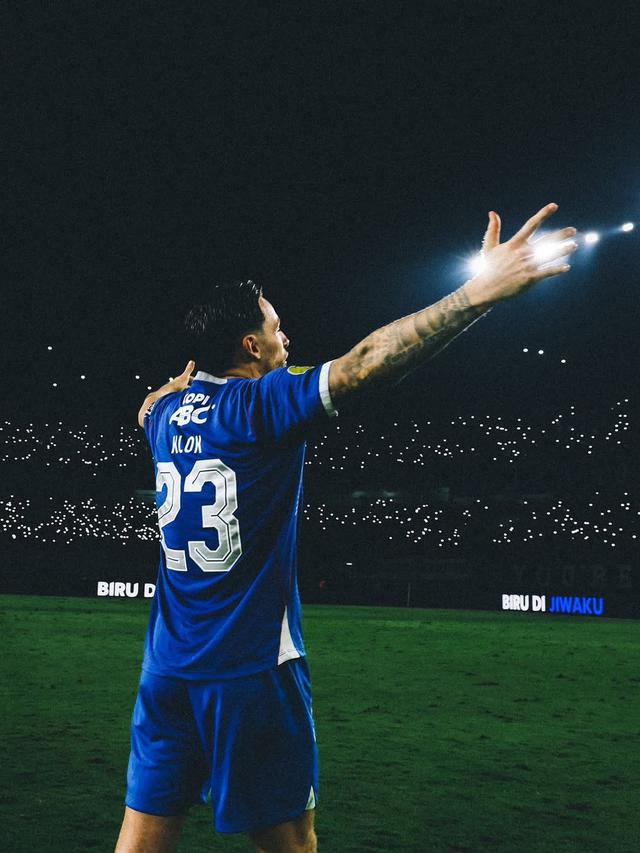 LalajoPersib's tweet image. “Tidak ada beda, saya pikir match ini selalu spesial. Ini bukan lagi match untuk klasemen, ini match untuk pride, untuk rivalitas, untuk kota ini,” kata Klok.