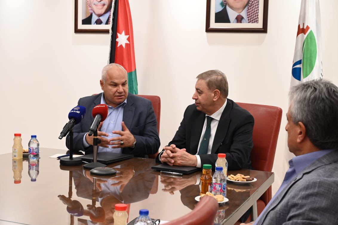 "البوتاس العربية" و"التدريب المهني" توقعان اتفاقية لإنشاء أكاديمية تدريب متخصصة في الكرك  
أبو هديب: الاتفاقية تترجم مسؤوليتنا المجتمعية لتأهيل شباب الجنوب لمواكبة التوسعات الصناعية الكبرى وسوق العمل الإقليمي
البكار: الاتفاقية تأتي انسجاما مع مستهدفات رؤية التحدث الاقتصادي لتدريب