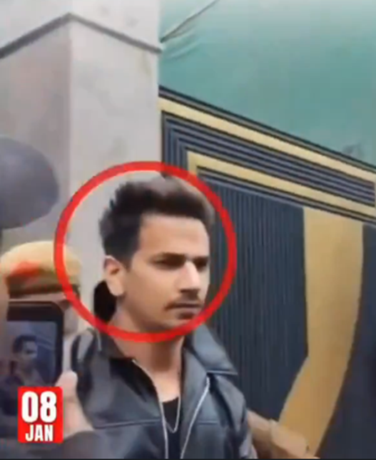 DeeplinaDe56254's tweet photo. #BreakingNews 🚨
An influencer, #PrinceNarula, has been taken into police
custody for allegedly spreading rumours about a mosque demolition to create unrest in Delhi.
Delhi Police is in strict action mode to maintain law and
order. #DelhiPolice #Vishwaguru #AlignerZ #Vijay https://t.co/mkc7vqimn2