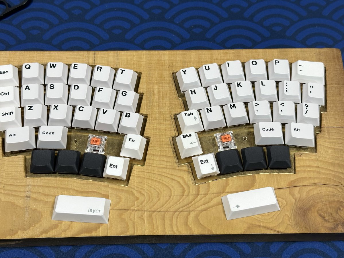 謎マウント、
一応ネジは
一本だけある