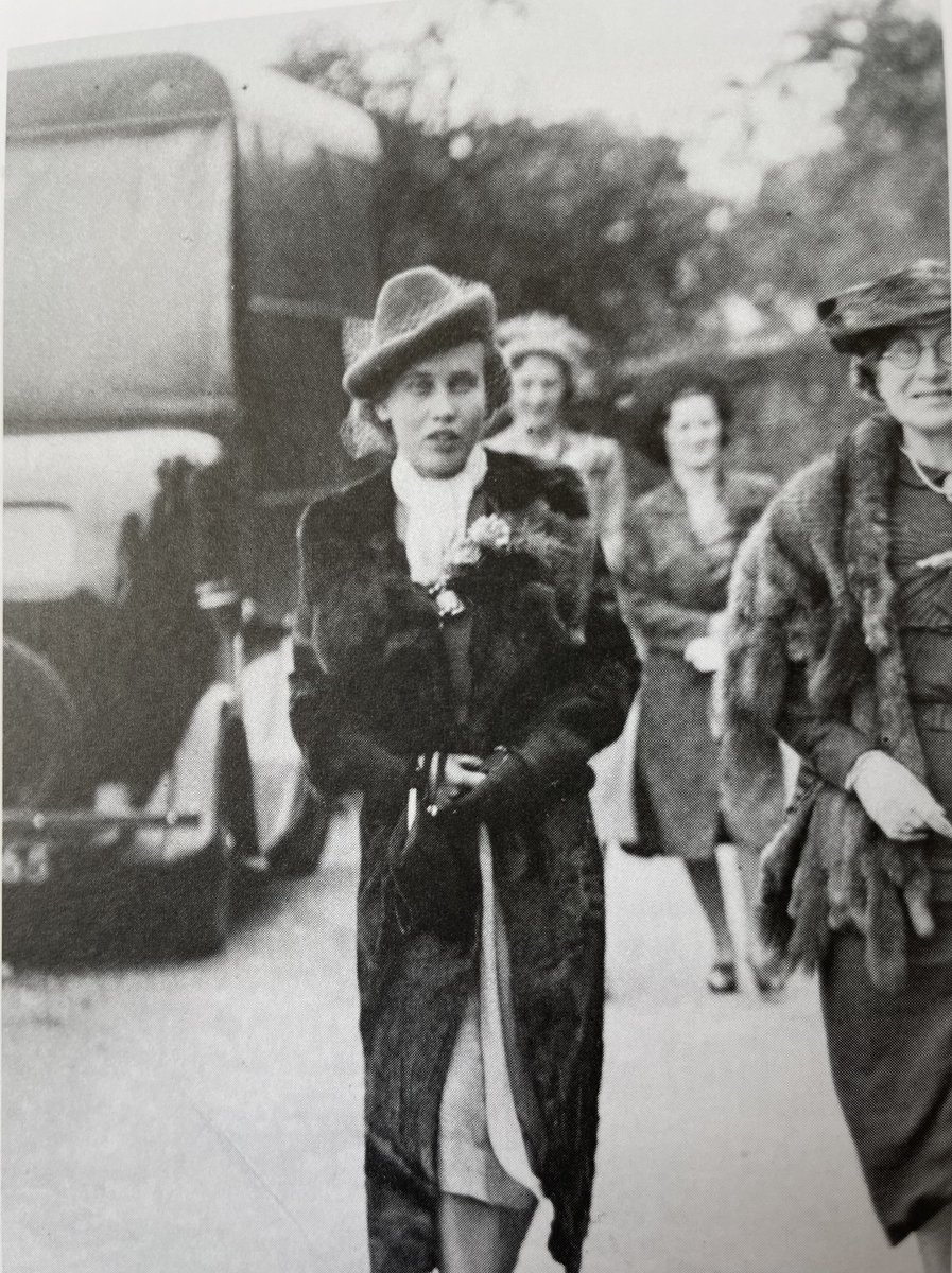 From a young historian in Vienna to a key MI6 operative, Beatrice Joan Osborne’s covert work before the Second World War tells a gripping tale of espionage.

Let's bring her story to light:
(🧵)