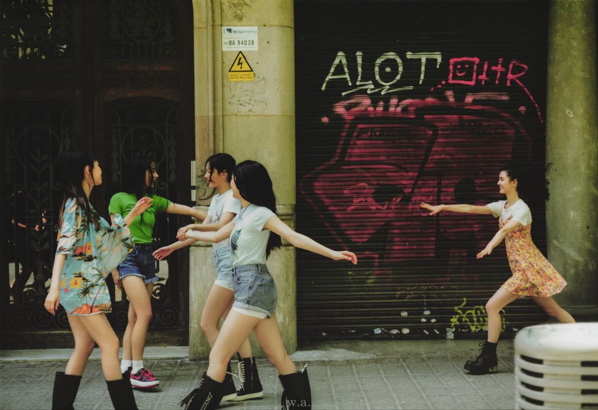 juantokki's tweet image. No one gets left behind. 
NewJeans is five.