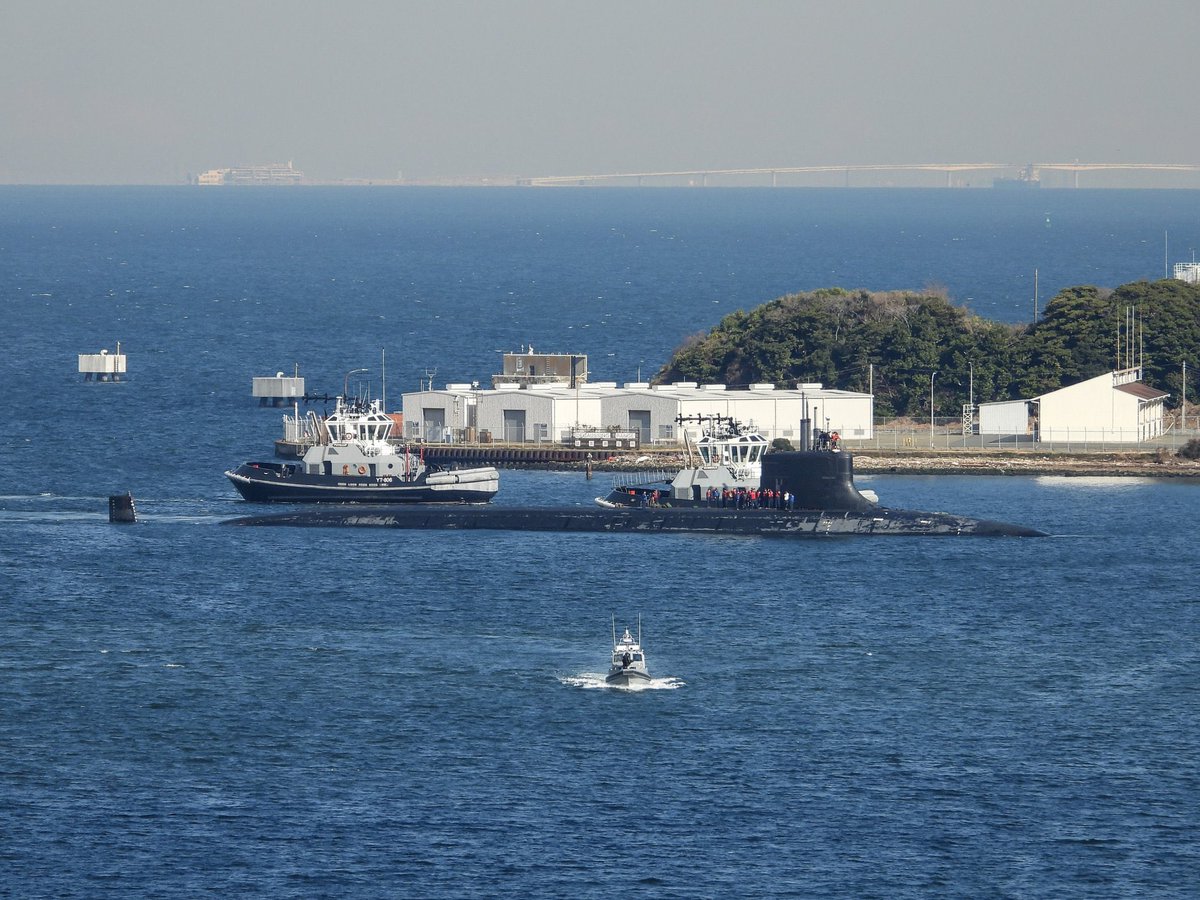 USS Seawolf (SSN 21) Seawolf-class attack submarine coming into