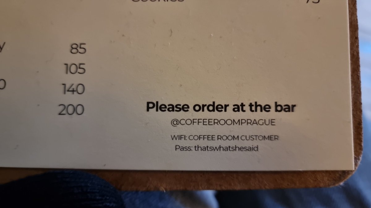 בית קפה שהוא מעריץ אדוק של the office