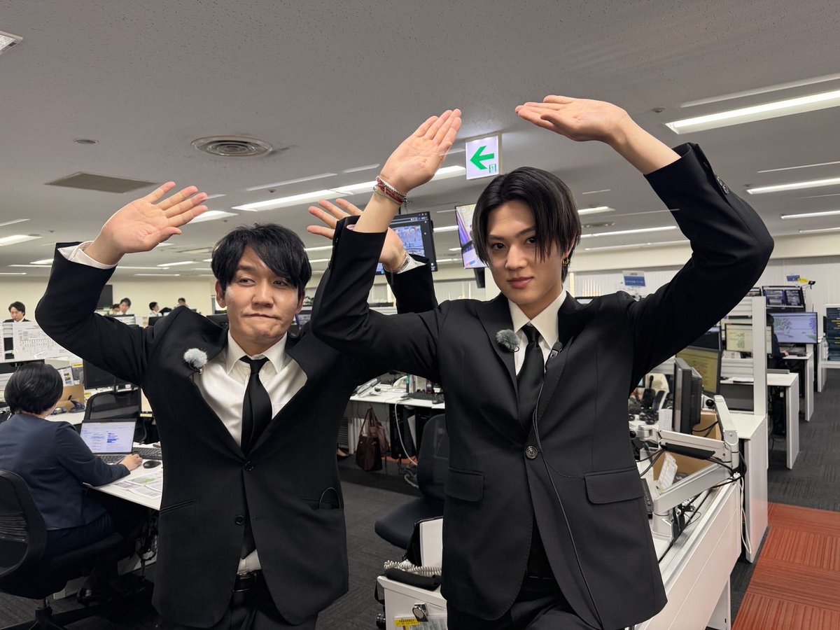 doordoor_tbs's tweet photo. 明日よる8時55分から放送 #ドアドアクエスト は空港のギモン❗️
飛行機に荷物を預けたのに乗り遅れたらどうなるの？#タイムマシーン3号 のお二人と #ACEes  #深田竜生 さん #佐藤龍我 さんが調査しました🧐　飛行機乗る方必見の空港の秘密が明らかに！お楽しみに‼️ https://t.co/dOgOOxInfG