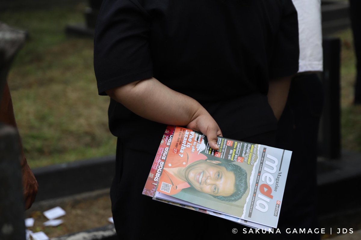 JDSLanka's tweet photo. The 17th death anniversary of Sri Lankan journalist Lasantha Wickrematunge, who was murdered in Colombo by armed members of state security forces, was marked on Thursday (8) by family members &amp; fellow journalists at his grave site in Borella Cemetery.| 📷 Sakuna M. Gamage https://t.co/Xg6cpWLcOh