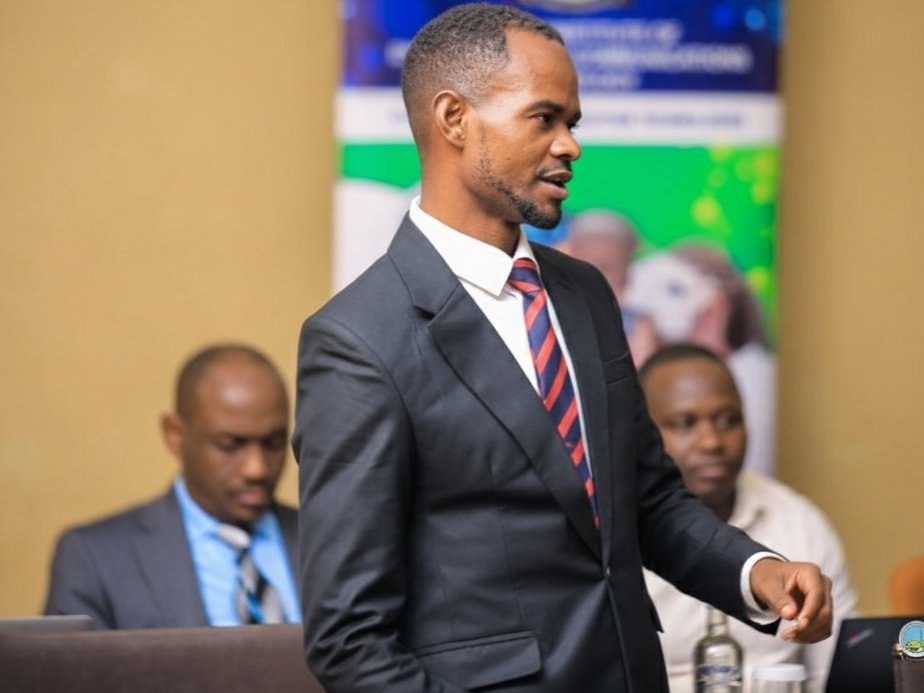 Productive morning, now into the afternoon grind! 💼 As the 16th Guild President, my door (and DM) is always open for ideas on how we can better our community. What’s one thing you’re working on today? Let’s win together! 🤝🎓 <a href="/UICTug/">Uganda Institute of Information & Comm. - UICT</a>