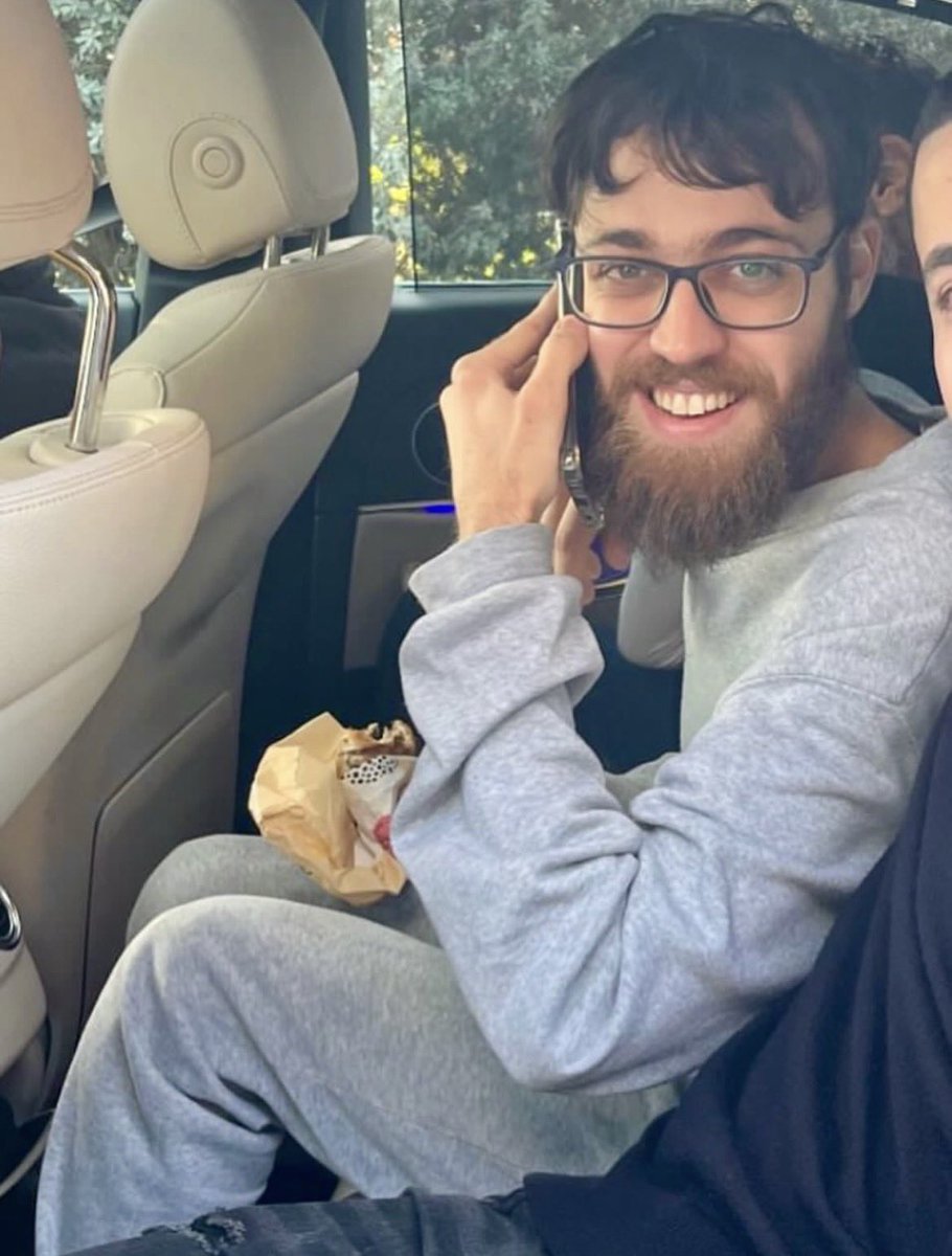 mohammedohadi's tweet image. عبد الرحيم حاج حر بعد عامين و٣ أشهر

صباح الحرية