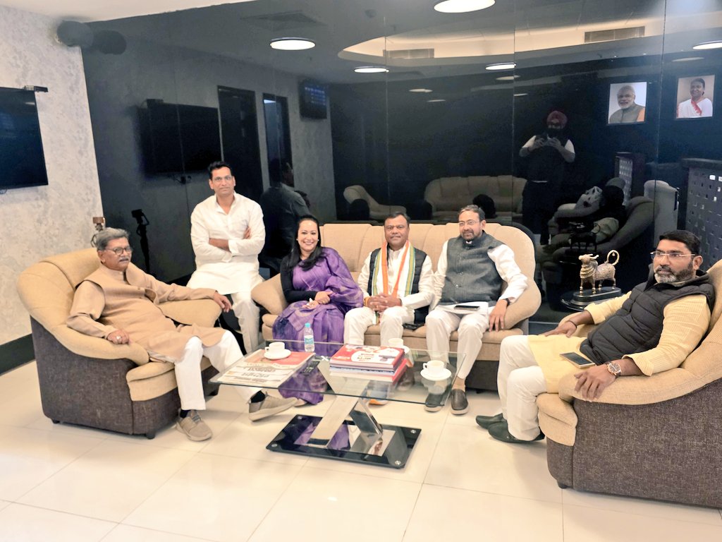 szarita's tweet image. Sachin Pilot, General Secretary in-charge for Chhattisgarh, was warmly received and welcomed in Raipur today, where he will be  addressing series of meetings on the #MNREGA Sangram.

MGNREGA Bachao Sangram, is a nationwide campaign launched by the @INCIndia beginning protests