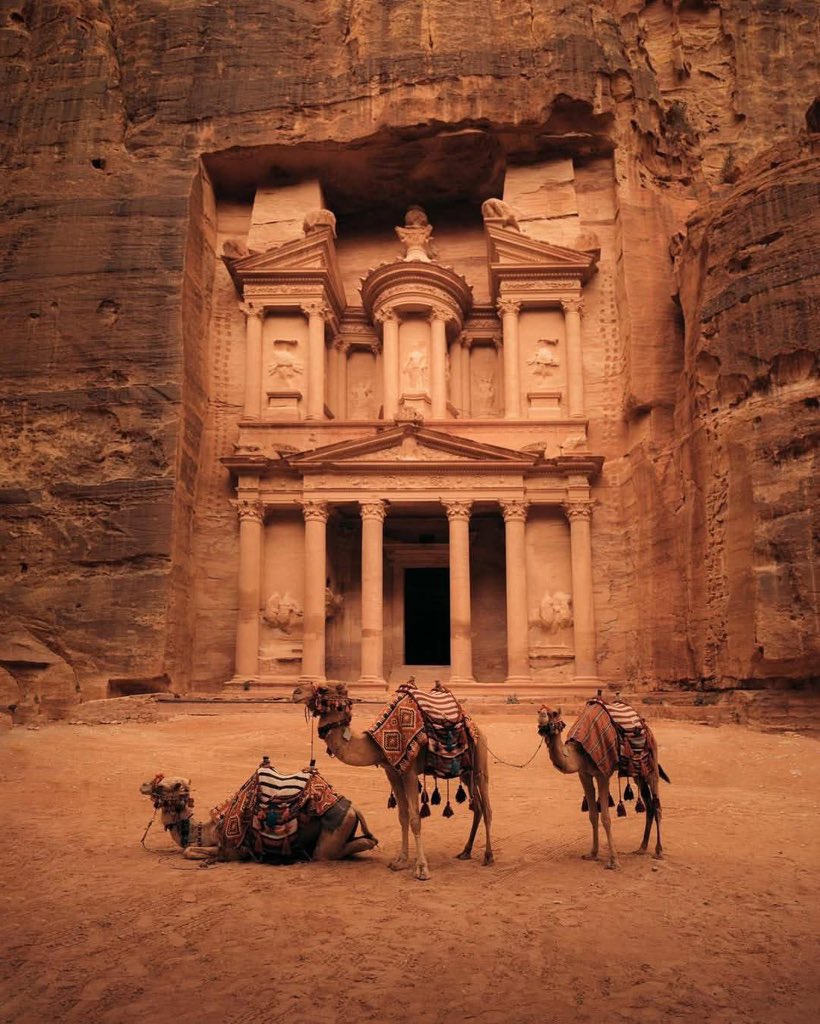 Siran_team's tweet photo. Each city chose a color to immortalize its identity: Rose (Petra), Black (Bosra), and Golden (Palmyra).
#Petra #jordan 
#Palmyra #Bosra #Syrian https://t.co/8oR2agEz3V