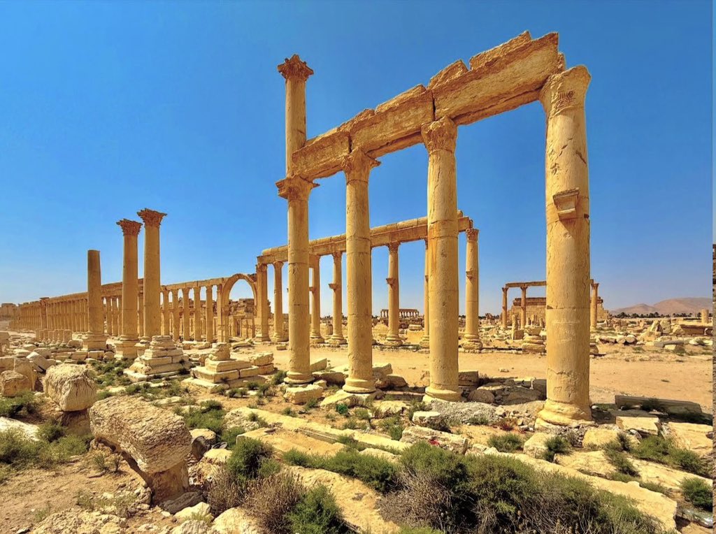 Siran_team's tweet photo. Each city chose a color to immortalize its identity: Rose (Petra), Black (Bosra), and Golden (Palmyra).
#Petra #jordan 
#Palmyra #Bosra #Syrian https://t.co/8oR2agEz3V
