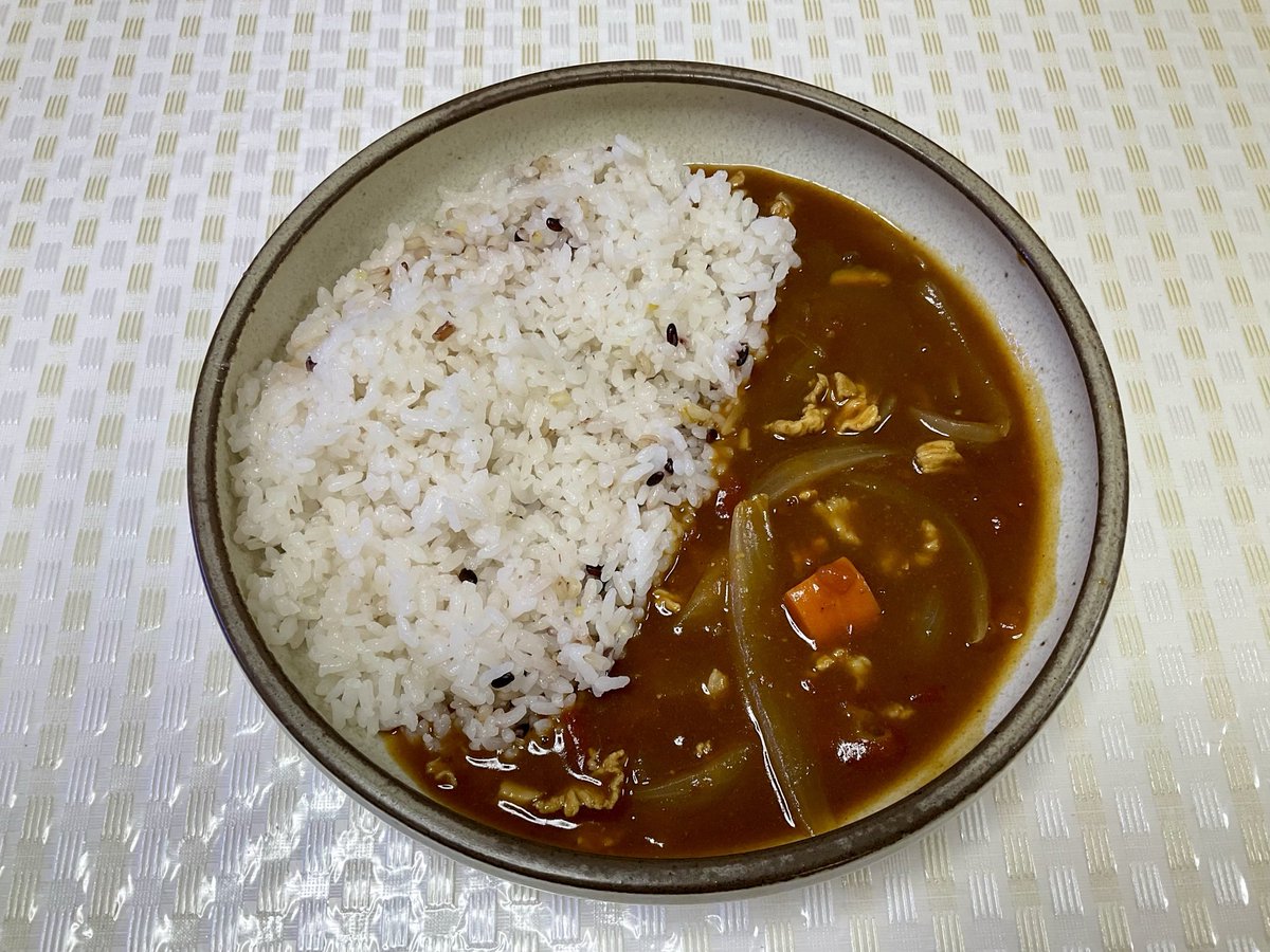 今年初のカレー
珍しいドノーマルなカレー
#木曜カレー