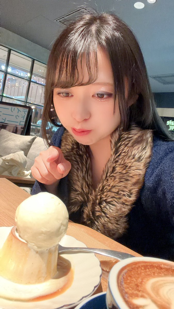 大阪で気になってたカフェでプリン食べてきたよ🍮💕 固めプリンの上に